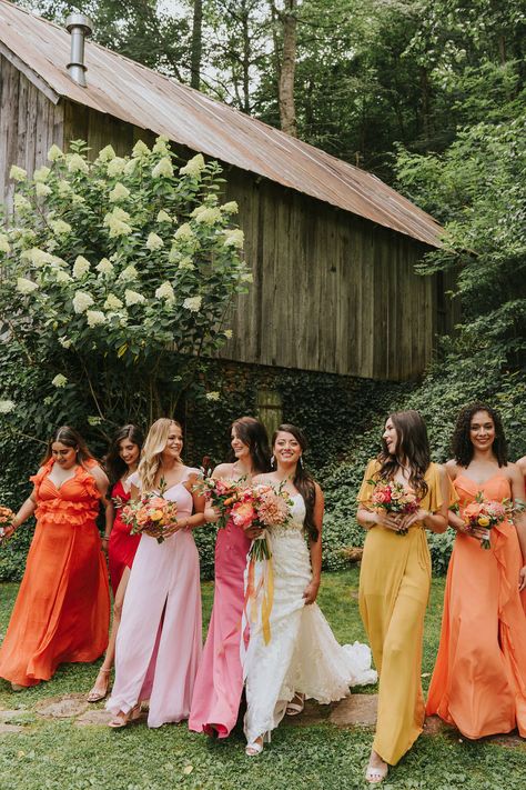 Searching for summer wedding inspiration? We’ve got you covered! Bright hues, colorful florals, and a dreamy outdoor venue — this ceremony and reception has all the perfect elements for a warm weather wedding. See more inspiration for your wedding at rusticweddingchic.com | Photo: @michelleelysephoto Wedding Inspiration, Rustic Wedding Chic, Wedding Inspiration Summer, Rustic Chic Wedding, Summer Wedding Inspiration, Summer Wedding, Wedding Bridesmaids, Wedding Trends, Wedding Theme Colors