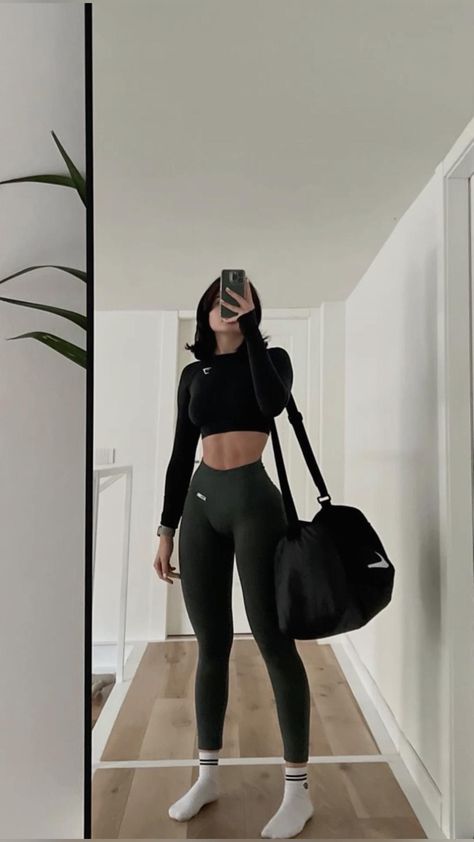 Outfits, Gaya Hijab, Poses, Mode Wanita, Body Goals, Girls, Girl Gym Outfits, Fit Girl, Female Fitness Inspiration
