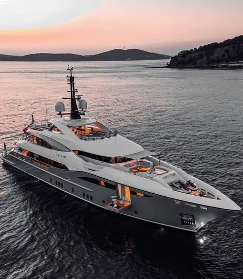 We always look forward to our vacations on a luxury yacht. But once you’ve picked a superyacht of your dreams, it can be challenging to decide the final destination. Instagram, Catamaran, Bad, Lifestyle, Fernweh, Luxury, Modern, Voyage, Luxury Life