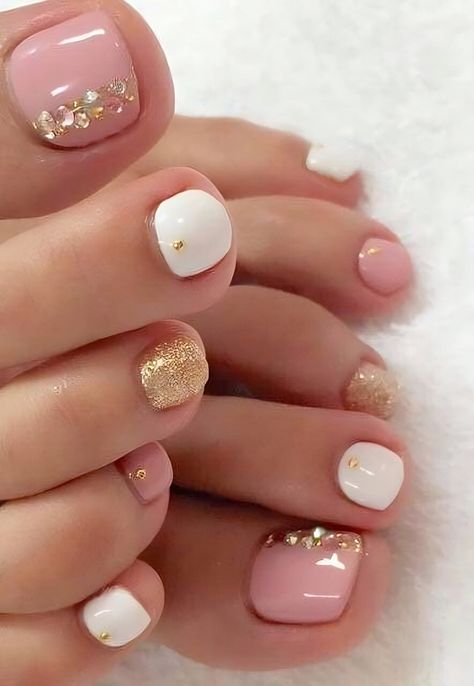 30 Easy But Gorgeous Toe Nail Designs That No Girl Should Miss - 240 Nail Designs, Pedicure, Ongles, Summer Toe Nails, Pretty Nails, Uñas Decoradas, Spring Pedicure, Pedicure Designs Toenails, Cute Toe Nails
