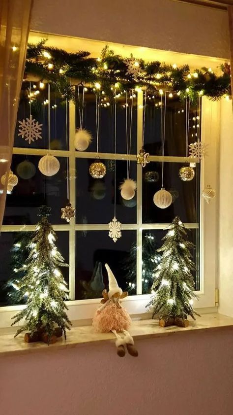 50+ Cozy and Creative Small Apartment Christmas Decor Ideas - HubPages Natal, Dekoration, Jul, Natale, Weihnachten, Weihnachten Dekoration, Noel, Christmas Tree, Decoracion Navidad