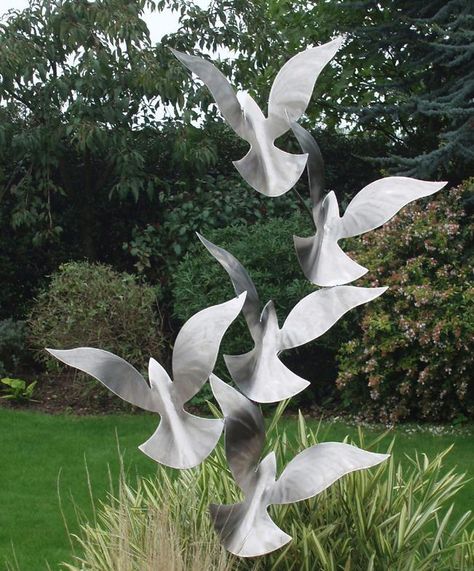 Ros Newman MRSS | Royal Society of Sculptors Garden Art, Metal, Statue, Landscape Designs, Land Art, Flores, Jardim, Garden Statues, Metal Birds