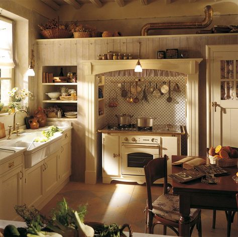 Home Tips: 3 Retro yet functional pieces of vintage furniture in - Home - Hand Luggage Only Kitchens, Home, Country Kitchen Designs, Home Décor, Kitchen Decor, Home Kitchens, Kitchen Styling, Cottage Interiors, Kitchen Design