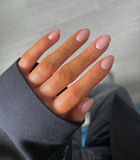A picture of a hand that has a set of donut glaze nails. The nails are a clear almond shape acrylic with a shiny fine glitter painted over the top to give a sugar glazed donut effect. Round Shaped Nails, Round Square Nails, Oval Shaped Nails, Almond Nails On Chubby Hands, Almond Acrylic Nails, Rounded Acrylic Nails, Oval Acrylic Nails, Round Nails, Dipped Nails