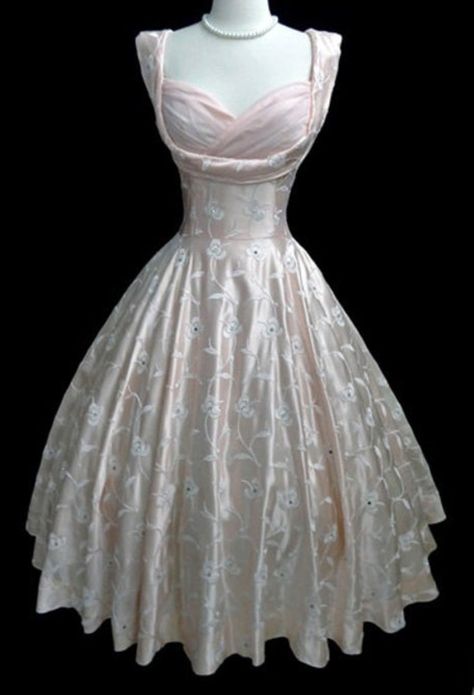 Haute Couture, Outfits, 1950s, Barbie, Vintage Gowns, Vintage 1950s Dresses Parties, 1950s Dresses Vintage, 1950s Dress Formal, 1950s Formal Dress