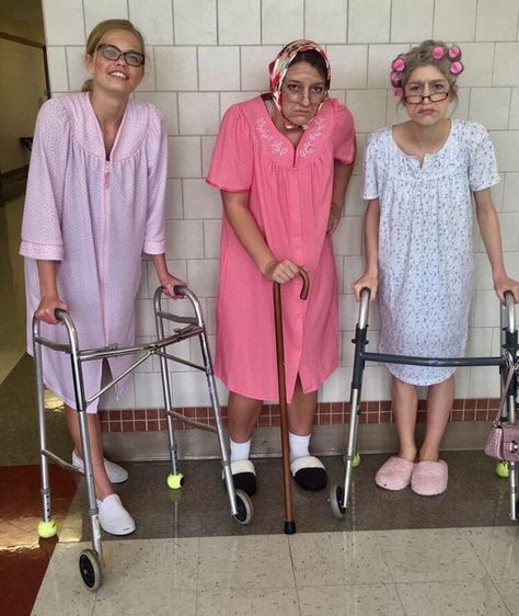 Grandma Outfit Spirit Week, Diy Old Lady Costume For Adults, Old Lady Makeup Costume, Elderly Makeup, Granny Halloween Costume, Grandma Halloween Costume, Old People Costume, Old Lady Halloween, Old Lady Makeup