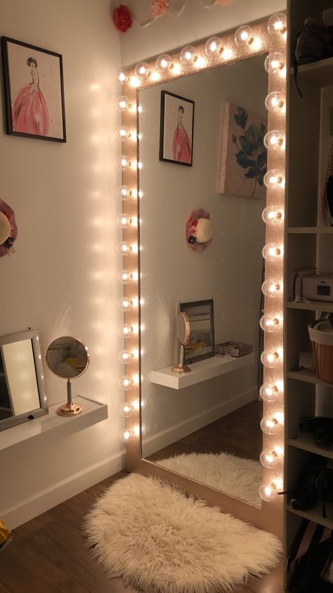 My vanity mirror 😍 Wardrobes, Teen Room Décor, Dorm Room Inspiration, Teen Bedroom Decor, Room Ideas Bedroom, Teenage Room Decor, Teen Room Decor, Room Inspiration Bedroom, Room Decor Bedroom