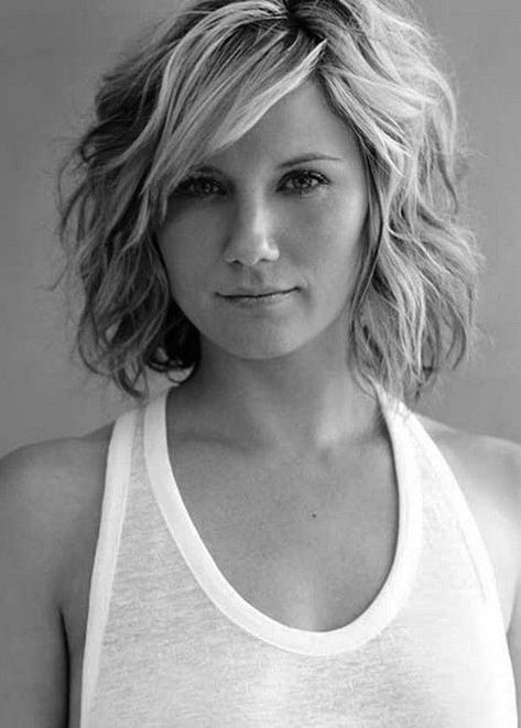How-To Style Your Short Hair Wavy Bob Haircuts, Bob Hairstyle, Wavy Bob Hairstyles, Medium Length Hair Styles, Thick Hair Styles, Short Bob Haircuts, Short Wavy Bob, Medium Length Hair Cuts, Hairstyles For Thin Hair