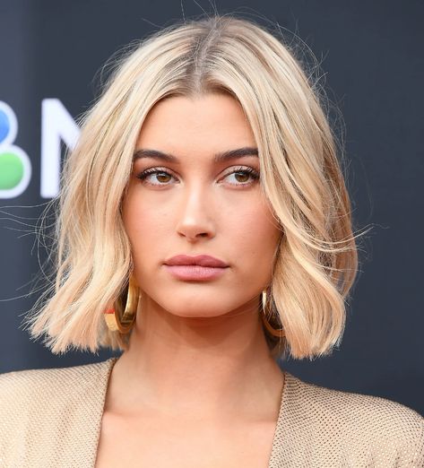 The 13 Most Iconic Bob Haircuts To Inspire Your Fall Hair Makeover Balayage, Short Hair Styles, Hailey Baldwin Hair, Hailey Baldwin, Short Blonde Hair, Blonde Hair Inspiration, Short Blonde, Blonde Bob Hairstyles, Short Hair Cuts