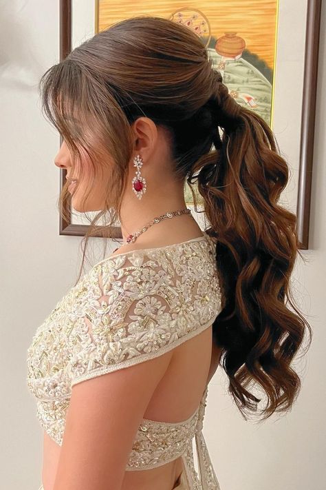 Bride Hairstyles, Reception Hairstyles Indian, Bridal Hairstyle Indian Wedding, Hairstyles For Indian Wedding, Engagement Hairstyles, Long Hair Wedding Styles, Hair Style On Saree, Indian Bridal Hairstyles, Hairstyles For Gowns