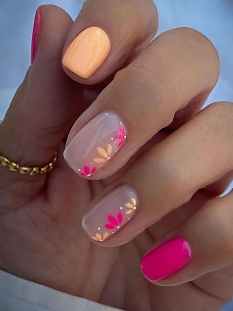 hot pink and peach nails with subtle flowers Vacation Nail Designs, Summer Gel Nails, Spring Nail Art, Bright Nail Designs, Pink Summer Nails, Short Nails Ideas Simple Natural, Summery Nails, Nail Colors, Pink Nail Art Designs