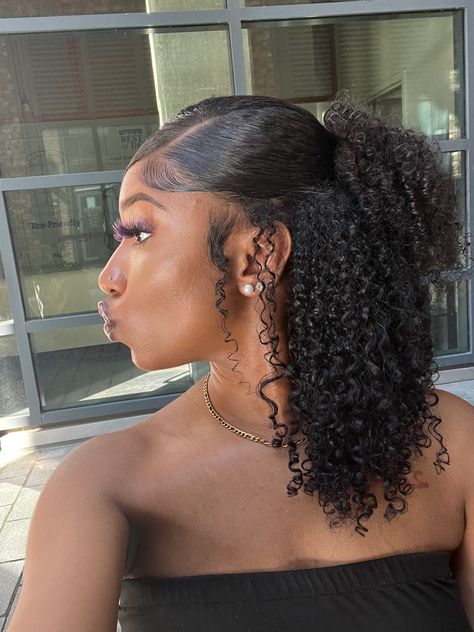 Braids In The Front Natural Hair, Side Part Hairstyles, Braid Out Natural Hair, Curly Ponytail Hairstyles, Curly Half Up Half Down, Hair Ponytail Styles, Half Up Half Down Hair, Curly Hair Half Up Half Down, Half Up Half Down