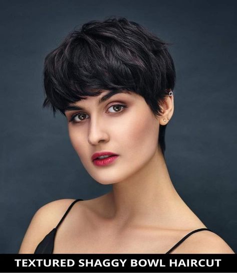 Now, this stylish textured shaggy bowl haircut for the makeover you've been wanting! Simply click here to view these 15 trendiest examples of bowl cut haircut for women. // Photo Credit: @todchukstudio on Instagram Short Hair Styles, Long Hair Styles, Haircut For Big Forehead, Pixie Cut, Short Hair Cuts, Bowl Haircut Women, Hair Cuts, Capelli, Hot Haircuts