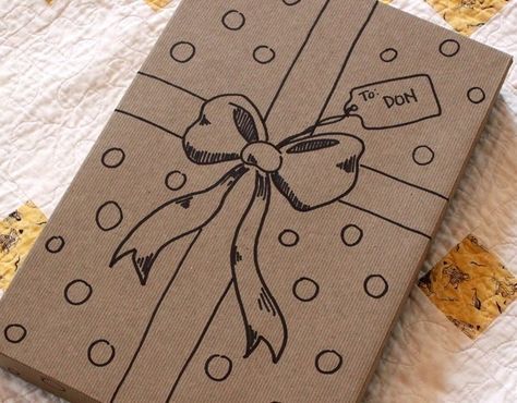 “Make your own wrapping” by drawing ribbons and a bow on a plain gift box. | 27 Clever Gift Wrapping Tricks For Lazy People Crafts, Diy, Gifts, Diy Gifts, Basteln, Present Wrapping, Clever Gift, Diy Gift, Creative Gifts