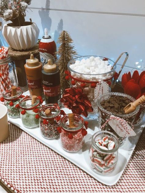 Brunch, Parties, Christmas Party Drinks, Hot Cocoa Bar Wedding, Christmas Snack Ideas For Party, Holiday Hot Cocoa Bar, Hot Cocoa Bar, Christmas Dinner Party Decorations, Christmas Party Ideas For Teens