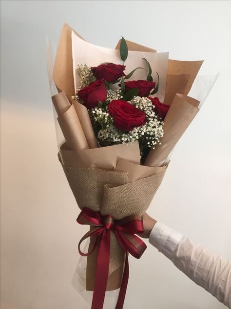 Small Flower Bouquet, Flower Box Gift, Flower Gift Ideas, Boquette Flowers, How To Wrap Flowers, Beautiful Bouquet Of Flowers, Luxury Flowers, Small Flowers, Fresh Flowers
