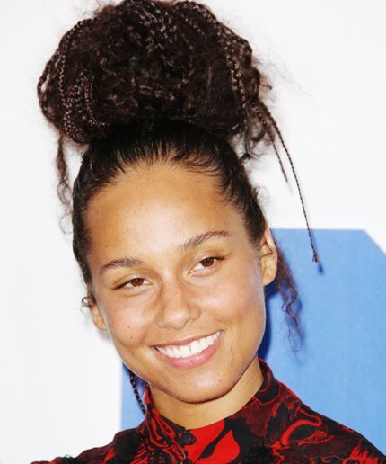 Alicia Keys wore no makeup to the VMAS...so what? Libra, Portrait, Celebrities, Celebs Without Makeup, Beauty Without Makeup, Alicia Keys Without Makeup, Without Makeup, Alicia Keys No Makeup, Celebs