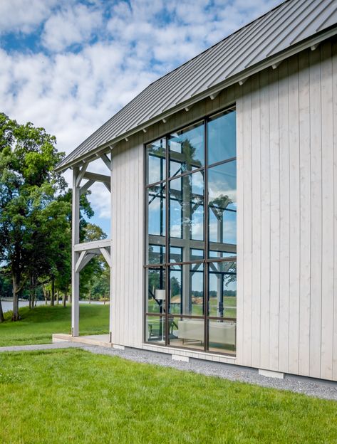 A Modern Barn Home With a Glass Wall — Kimmel Studio Architects Vertical Wood Cladding, Portuguese House, Craft Armoire, Barn Houses, House Work, Steel Barns, Contemporary Barn, Modern Barn House, Style Cottage