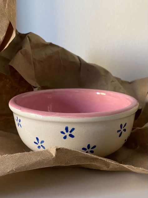 Diy, Painted Pottery Bowl Ideas, Painted Pottery, Pottery Crafts, Diy Pottery Painting, Pottery Bowls, Diy Ceramic Bowl, Pottery Dishes, Pottery Painting