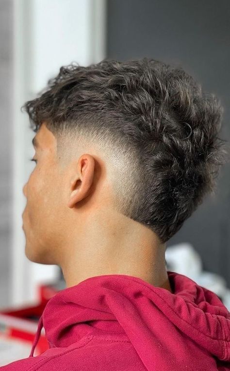 Mullet Fade, Mullet Haircut, Men Haircut Curly Hair, Men Hair Cuts, Mens Haircuts Short Hair, Mens Haircuts Fade, Trendy Boys Haircuts, Mid Fade Haircut, Mullet Hairstyle