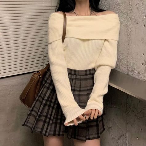 Outfits, Casual, Jumpers, Skirt And Top Dress, Korean Off Shoulder Outfit, Black Off Shoulder Top Outfit, Off Shoulder Top Outfit, Red Off Shoulder Top, White Off Shoulder Top Outfits