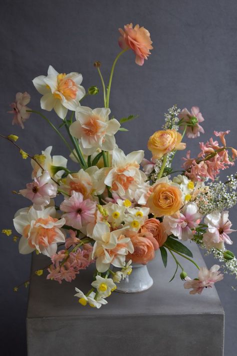 Spring wedding centerpiece Floral, Hoa, Flores, Hochzeit, Bouquet, Peach Flowers, Spring Flowers, Daffodil Bouquet, Flower Arrangements