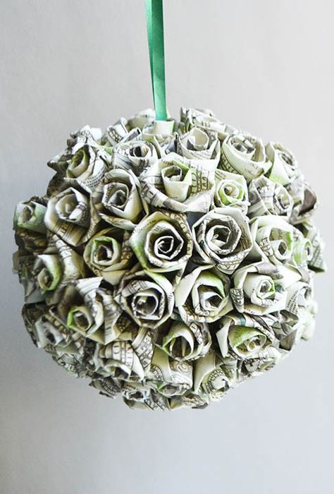 Money Small Roses Ball Origami Dollar KusudamaTutorial DIY Folded No glue It is a very beautiful money ball origami from dollar bills. One rose equals 1 dollar bill. The longest in this work is to make about 120 roses. This number may vary slightly. The finished diameter of the ball 13 cm (5,12"). Only folded, no glue. Crafts, Diy Crafts, Money Origami, Money Flowers Diy Dollar Bills Bouquet, Money Flowers, Diy Bouquet, Globe Crafts, Crafts To Make, Money Bouquet