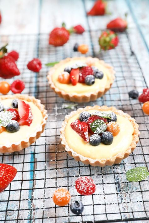 Make mini custard tarts using a traditional French pastry cream / custard recipe and a classic recipe for pastry shells. Follow step-by-step instructions. Ideas, Patisserie, Mini Desserts, Cake, Desserts, Tart, Pastry Shells, Pastry Cream, Pastry Cream Recipe