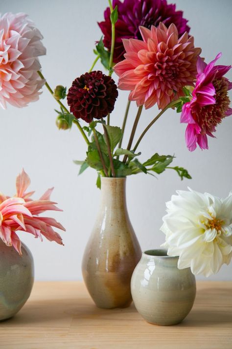 long stemmed dahlias in Poet Studio wood fired vases Design, Hoa, Rose, Fotos, Pretty Flowers, Hochzeit, Beautiful Flowers, Flores, Rosas