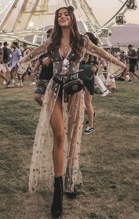 What to Wear for a Festival | HOWTOWEAR Fashion Rave Outfits, Outfits, Rave, Gaya Rambut, Giyim, Mode Wanita, Black Festival Outfit, Edm Festival Outfit, Outfit