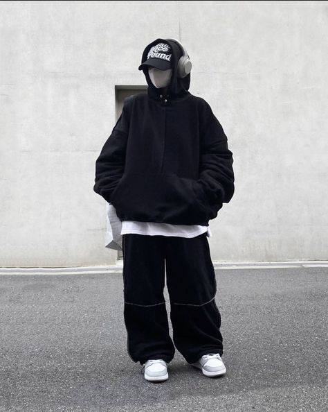 Black baggy outfit inspo Jogging, Casual, Outfits, Baggy Black Hoodie, Baggy Hoodie Outfit, Baggy Hoodie, Baggy Streetwear, Oversized Hoodie Outfit, Oversized Hoodies Aesthetic