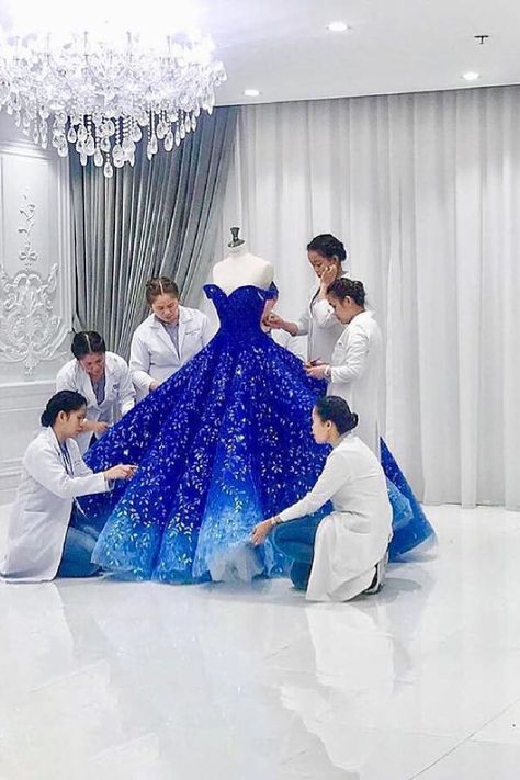 Leaf lace appliqued royal blue to ocean blue ombre designer ball gown with off-the-shoulder sweetheart neckline. Haute Couture, Quince Dresses Royal Blue, Royal Blue Dresses, Blue Ball Gowns, Royal Blue Gown, Blue Prom Gown, Royal Dresses, Royal Blue Quinceanera Dresses, Blue Wedding Dress Royal