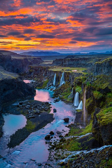 Wallpaper Scrapbook, Waterfalls In Iceland, Iceland Photography, Iceland Waterfalls, Bags Style, Europe Photography, Belle Nature, Air Terjun, Voyage Europe