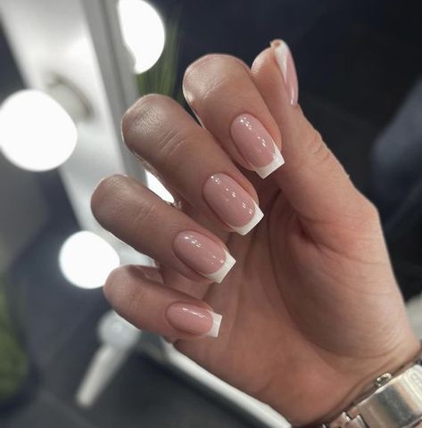 Summer French Nails 2023: Classic and Chic Designs for a Sophisticated Season 85 Ideas Casual Nails, Elegant Nails, Classy Nails, Chic Nails, Classy Acrylic Nails, Neutral Nails, French Manicure Nails, French Tip Acrylic Nails, Minimalist Nails