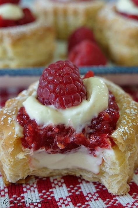 Cupcakes, Fresh, Cheesecakes, Dessert, Cake, Desserts, Cream Cheese Pastry, Puff Pastry Recipes Dessert, Cheese Pastry