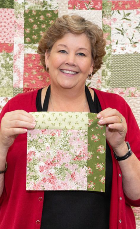 Learn how to make this easy, simple Building Blocks Quilt for beginners! Jenny Doan demonstrates how to make a quick and easy Building Blocks quilt using 10 inch squares of precut fabric (layer cakes). Patchwork, Knitting, Crochet, Tela, Art, Diy, Style, Sew, Easy