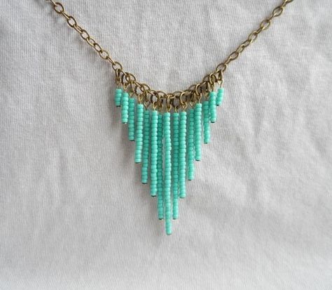 Green Seed Bead Pendant Necklace Diy Necklace, Handmade Jewellery, Beaded Jewellery, Beaded Jewelry, Beaded Pendant Necklace, Beaded Necklace, Beaded Pendant, Jewelry Patterns, Shell Necklaces
