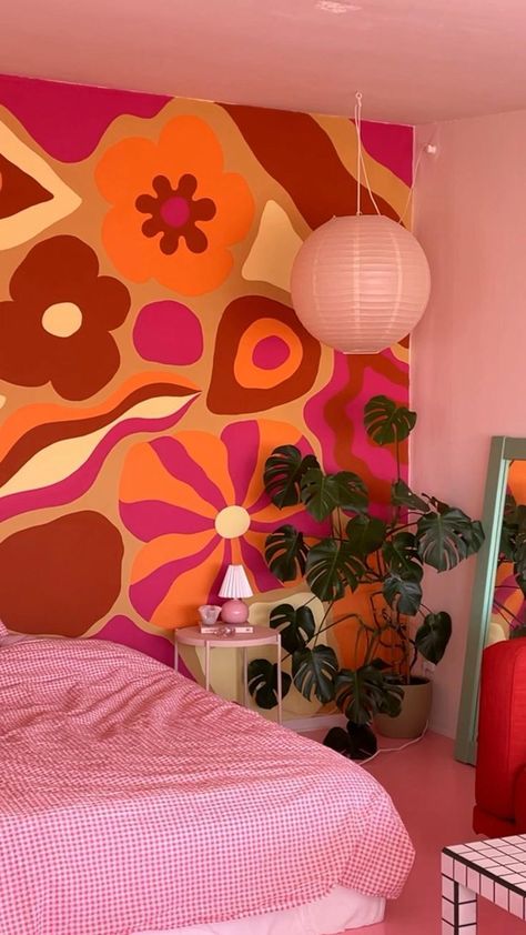 Baddie Room Decor Ideas Home Decor: How to Achieve the Funky Vibe Bedroom Baddies come in all shapes and forms, but they all share an unapologetically fierce attitude and a natural tendency to always be on their A-game visually. If you’re looking to give your bedroom a total Euphoria Maddy Perez makeover, we’re sure our baddie room decor ideas will help you be successful. From the color palette, textures, and lighting to the furniture, bedding, and accents. 70s Theme Room, 70s Room Decor, 70s Themed Bedroom, 60s Inspired Bedroom, Groovy Bedroom, Retro Bedrooms, 70s Retro Bedroom, Room Ideas Bedroom, 70s Room Ideas