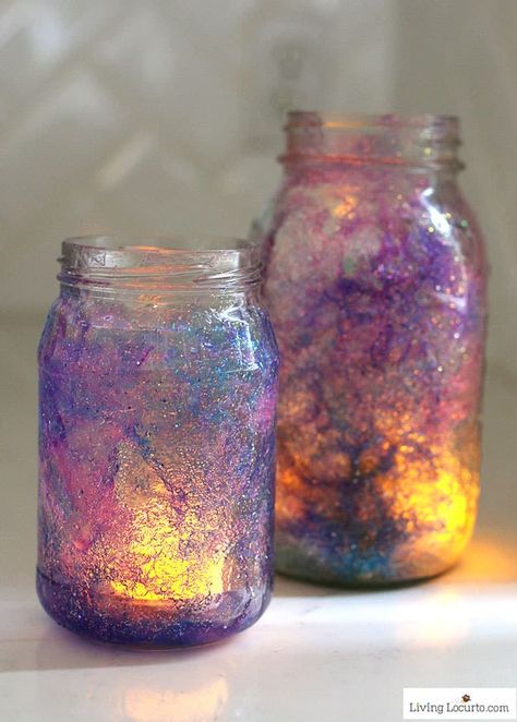 How to make Galaxy Jars. Easy craft tutorial by Living Locurto. Watch them glow in the dark! Decoration, Diy, Diy Galaxy Jar, Glow Jars, Glow Stick Jars, Diy Glow, Galaxy Jar, Nebula Jars, Diy Galaxy