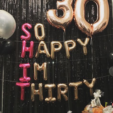 30th Birthday decor. "So Happy I'm Thirty" balloon banner. Rose gold party decorations. Dirty Thirty Decorations, 30tg Birthday Ideas For Women, 30th Birthday Sign, 30th Birthday Themes, 30 Birthday Themes, Surprise 30th Birthday, 30th Birthday Banner, 30th Bday Ideas, 30th Birthday Party Themes