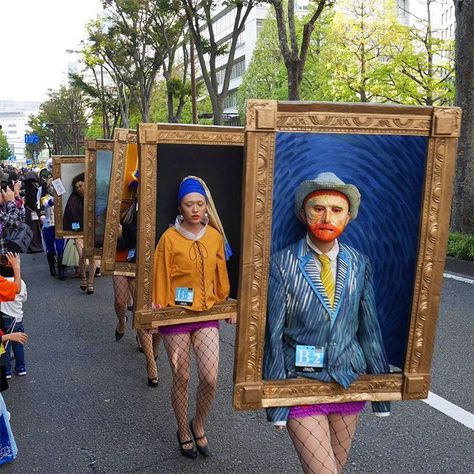 Japanese Art Students Turn Themselves Into Famous Paintings, And It's Probably The Best Group Costume Ever Order famous painting reproduction at cheapwallarts.com at affordable cost. Street Art, Halloween Costumes, Costumes, Halloween, People, Student Art, Japan Dress, Halloween Parade, Costume
