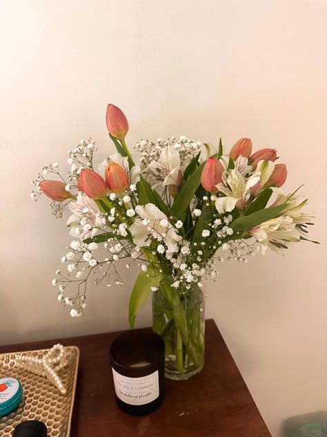 Flowers in a vase #tulips #lillies #babiesbreath #flowers #bouquet #flowerarrangement #aesthetic #pinkflowers #pinkandwhite #pinkandwhiteflowers Flora, Bonito, Pink Tulips Arrangement, Pink Tulips Bouquet, Tulips Arrangement, Tulips Flowers, Pink Flower Bouquet, Spring Bouquet, Light Pink Flowers Bouquet
