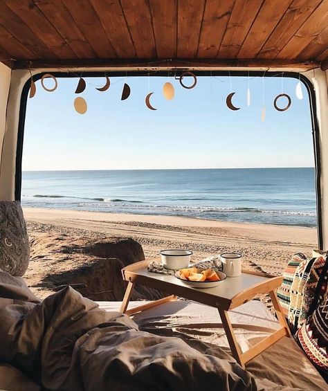 308 Pics From 'Project Van Life' Instagram That Will Make You Wanna Quit Your Job And Travel The World Glamping, Backpacking, Camping, Campervan, Camping Hacks, Camper, Trips, Camper Life, Travel Van