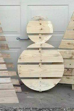 how to make a wood pallet snowman, christmas decorations, how to, pallet, seasonal holiday decor, woodworking projects Decoration, Diy, Christmas Crafts, Wood Crafts, Christmas Wood Crafts, Pallet Snowman, Pallet Christmas, Christmas Wood, Diy Wood Projects