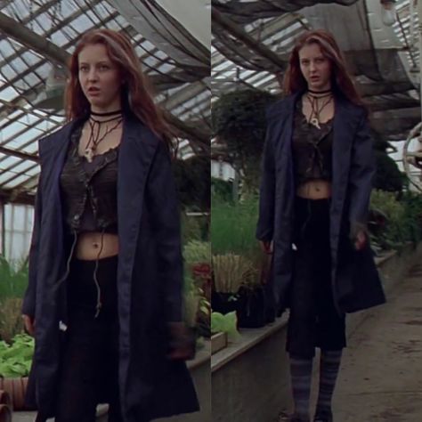 ginger snaps 2000s alt indie grunge fairy core aesthetic horror werewolf Grunge, 90s Fashion, 90s Grunge, Outfits, Halloween, Grunge Goth, 2000s Alt, Movies Outfit, 2000s Fashion