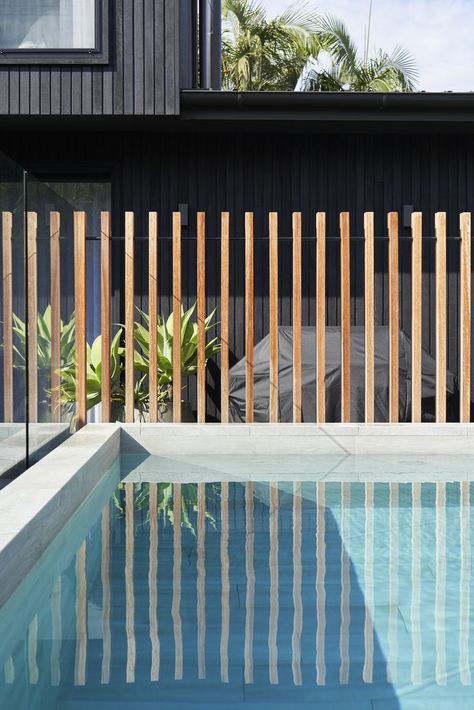 11 Different Types of Fences for Home Pool Fencing Landscaping, Fence Around Pool, Fence Designs, Pool Landscape Design, Small Pool Design, Casa Exterior, Modern Pools, Backyard Pool Landscaping, Pool Fence