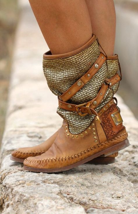50 Stunning Boho Shoes Inspiration And Ideas For This Season - EcstasyCoffee Shoes, Bootie Boots, Shoe Boots, Buckled Flats, Leather Boots, Boho Style Boots, Boho Shoes, Uggs, Flat Boots