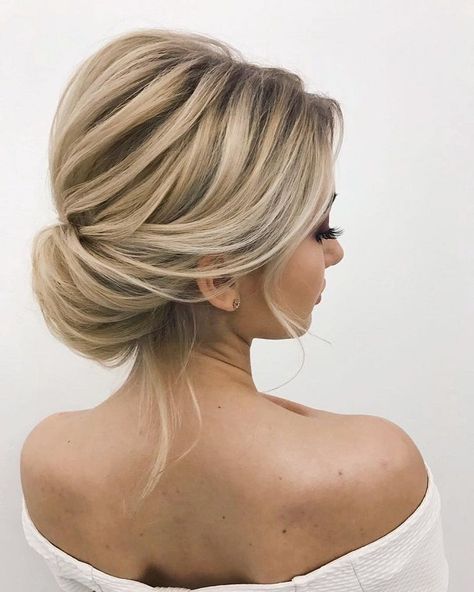 Whether a classic chignon, textured updo or a chic wedding updo with a beautiful details. These wedding updos are perfect for unique style and hoping to Wedding Hairstyles, Bridal Hair, Wedding Up Do, Bride Hairstyles, Wedding Updo, Wedding Hair Inspiration, Wedding Hair And Makeup, Romantic Hairstyles, Classic Updo