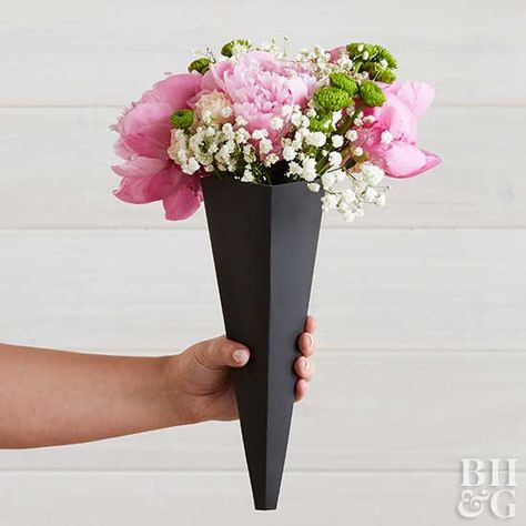 Floral, Floral Arrangements, Flower Boxes, Flower Cones, Easy Floral Arrangements, Diy Flowers, Flower Arrangements, Floral Wraps, Paper Decorations