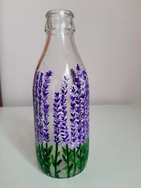 Crafts, Diy, Upcycling, Painting On Glass Bottles, Painting On Glass Jars, Painting Bottles, Painting Glass Jars, Painted Bottle, Bottle Painting Ideas Acrylics Diy